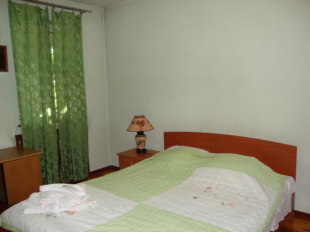 Guest House Vip Ош Стая снимка